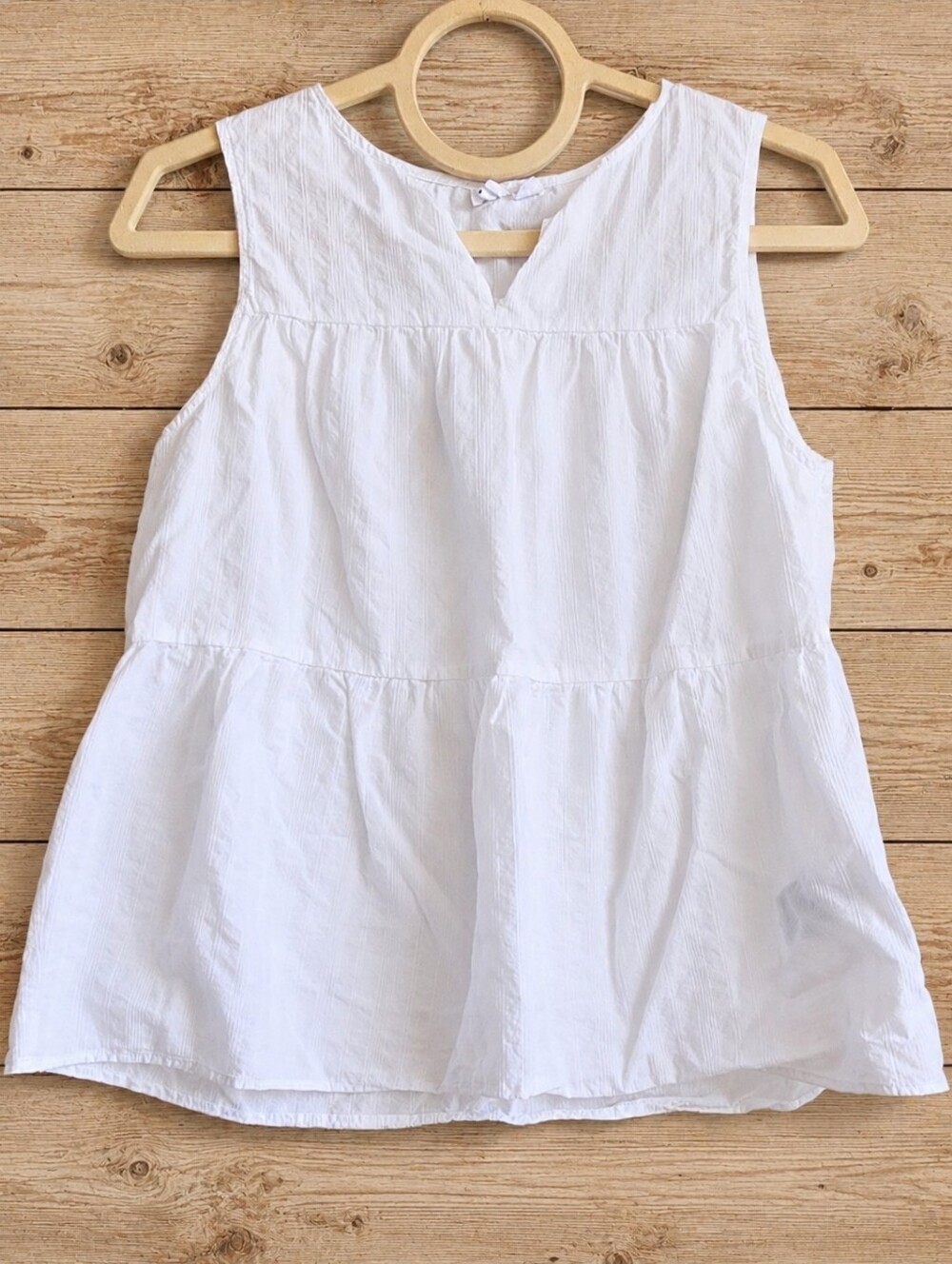 GAP White Sleeveless Tiered V-Neck Tank Size XS